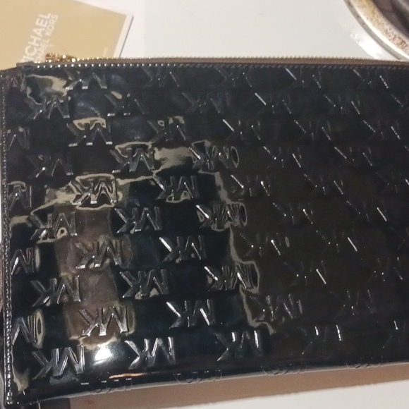 Michael Kors xl zip clutch - Picture 3 of 6
